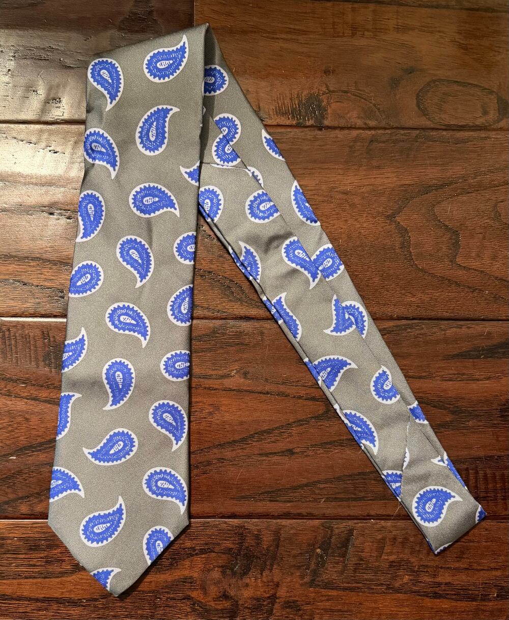 $325 NWT Charvet Paris Gray & Blue Alternating Pasiley Pattern Silk Neck Tie